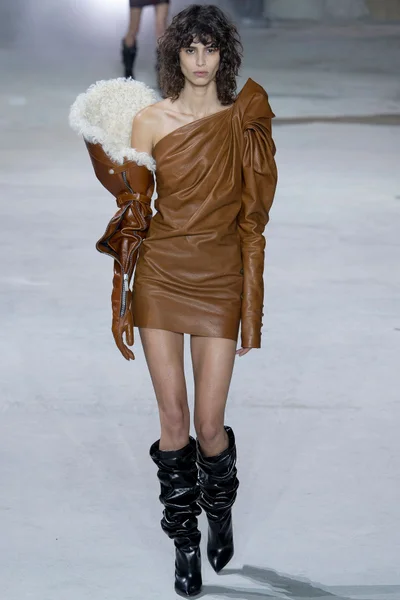 Look 4